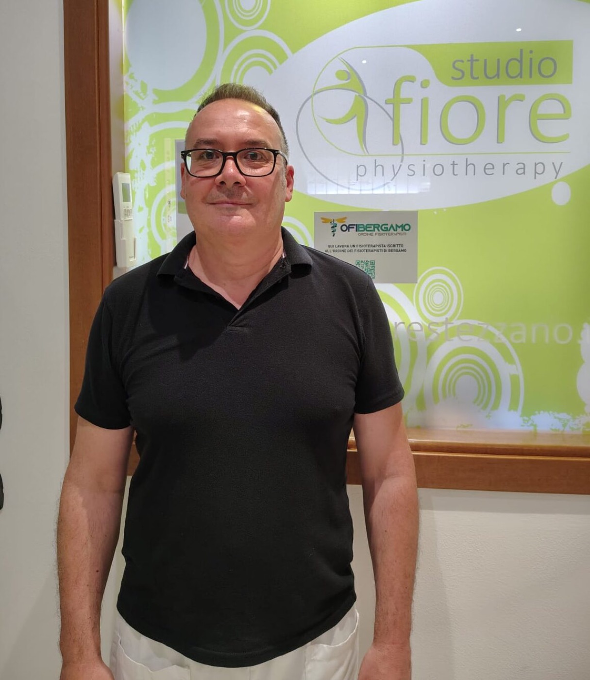 Davide Fiorendi, fisioterapista, all’ingresso di Studio Fiore