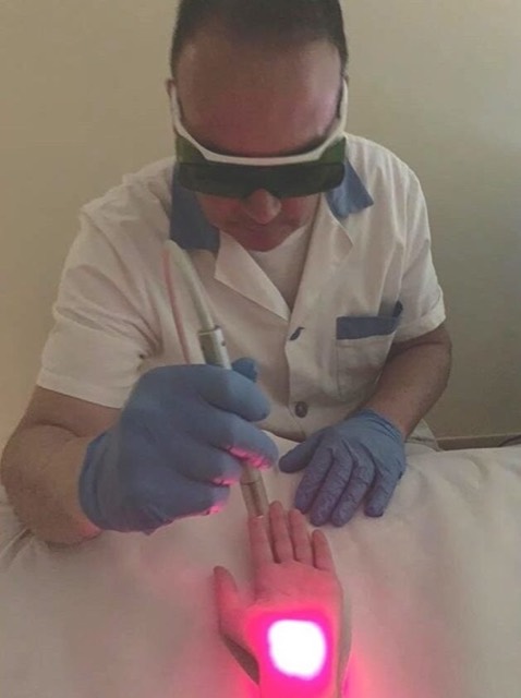 Laserterapia sul polso